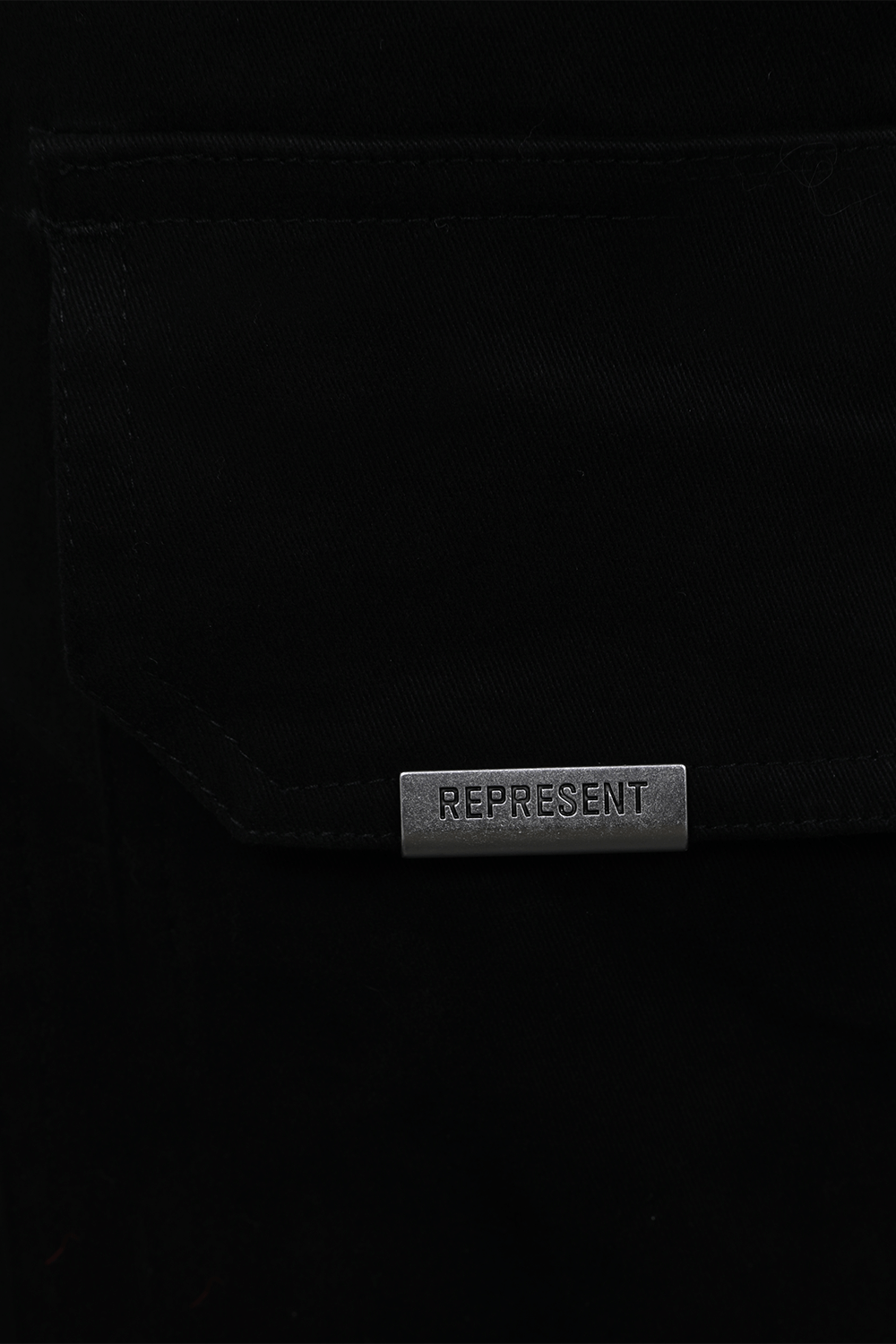 תמונה אחורית של מכנסי קרגו REPRESENT