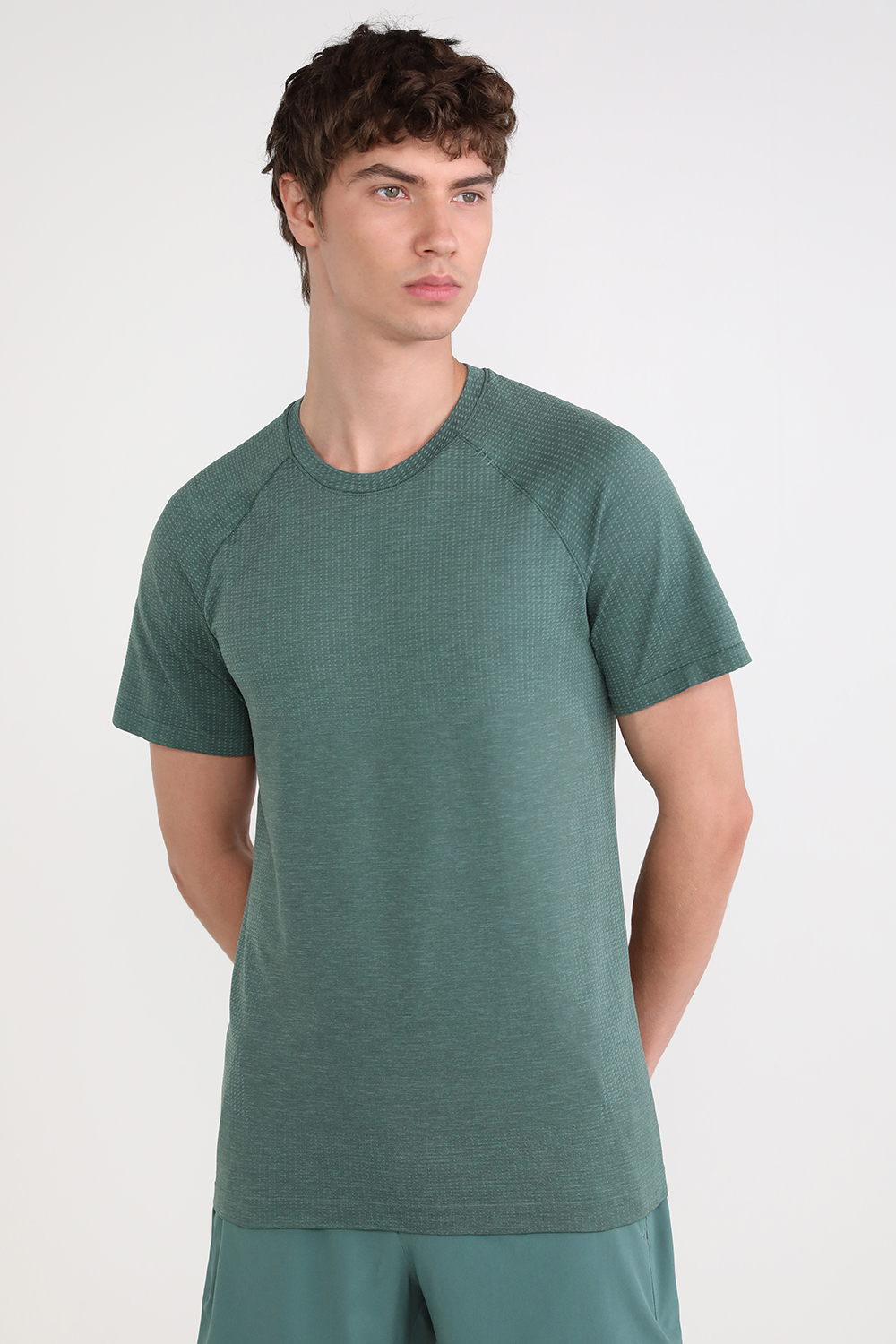 תמונת דוגמן קידמית של Metal Vent Tech Short Sleeve