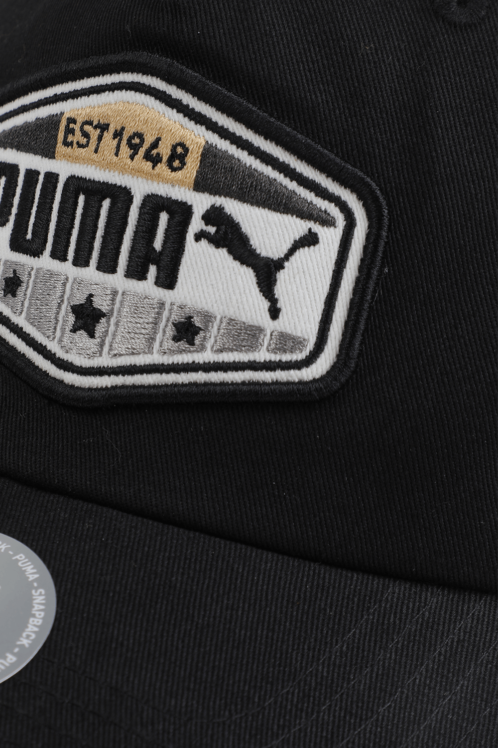 תמונת תקריב של כובע מצחייה PUMA