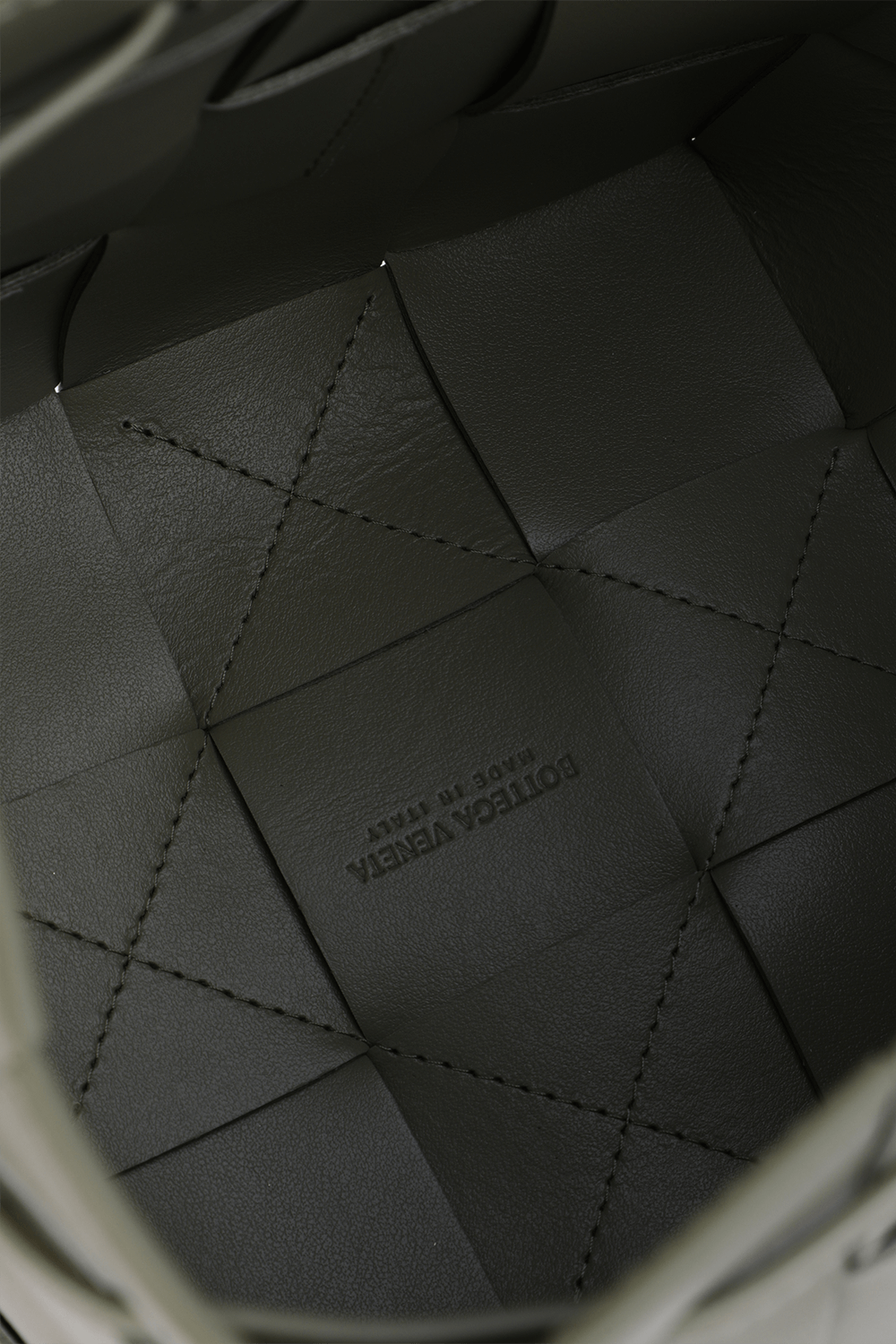 תמונת פנים של תיק באקט קסטה סמול BOTTEGA VENETA