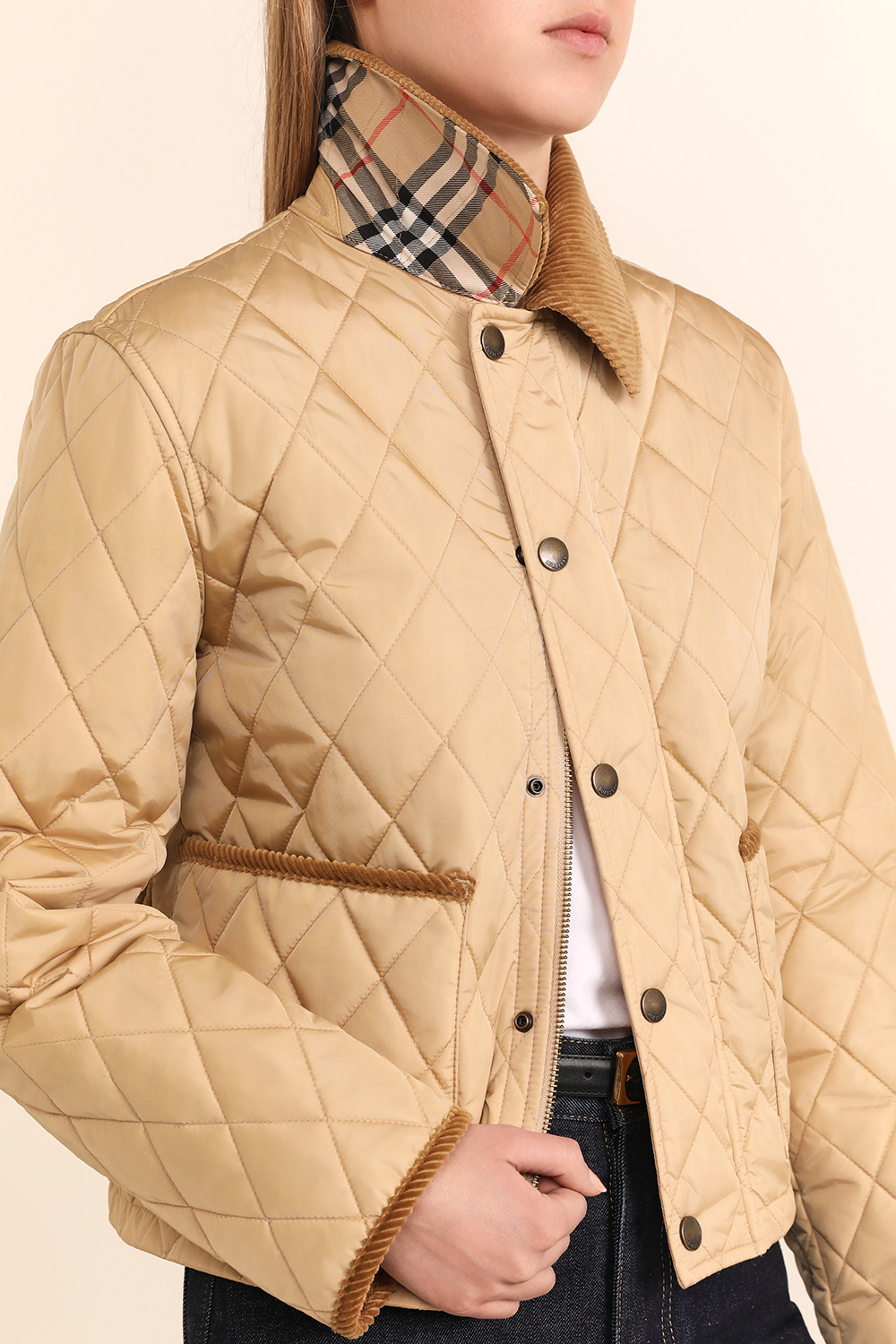 תמונת תקריב דוגמן של ז'קט קווילט BURBERRY