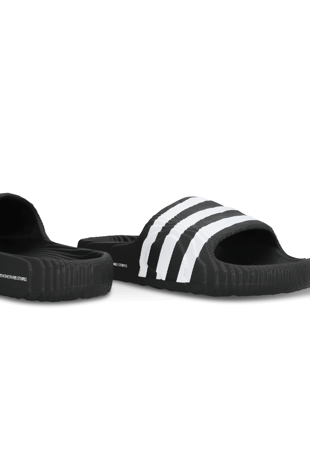 תמונת תקריב של כפכפי סליידס ADIDAS ORIGINALS
