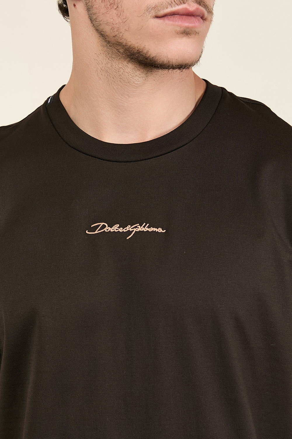תמונת תקריב דוגמן של חולצת טי DOLCE & GABBANA