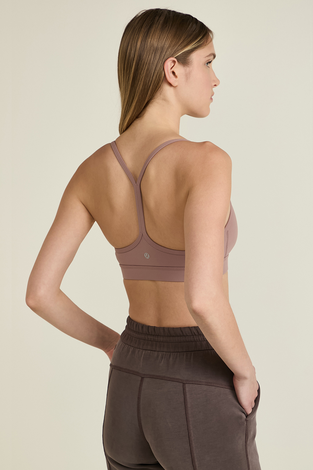 תמונת דוגמן אחורית של Flow Y Bra Nulu LULULEMON