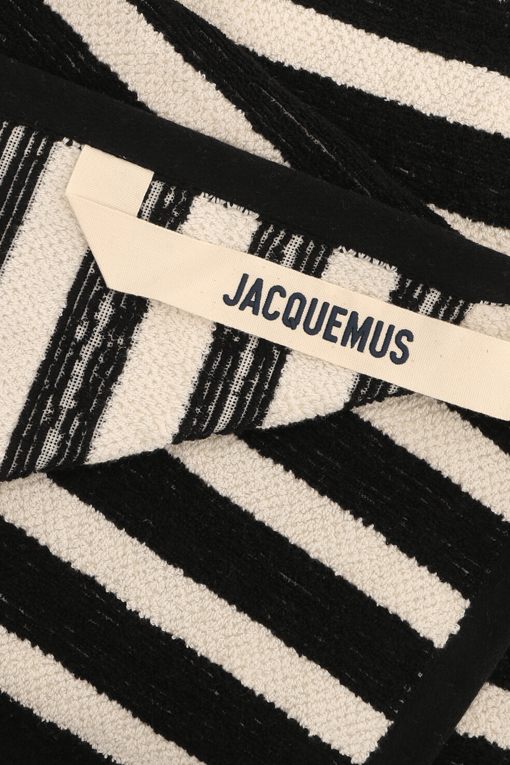תמונה אחורית של מגבת חוף JACQUEMUS