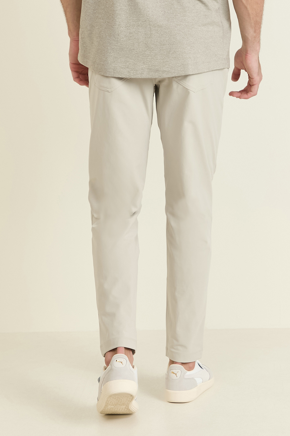 תמונת דוגמן אחורית של ABC Slim-Fit Pant 32" Warpstreme