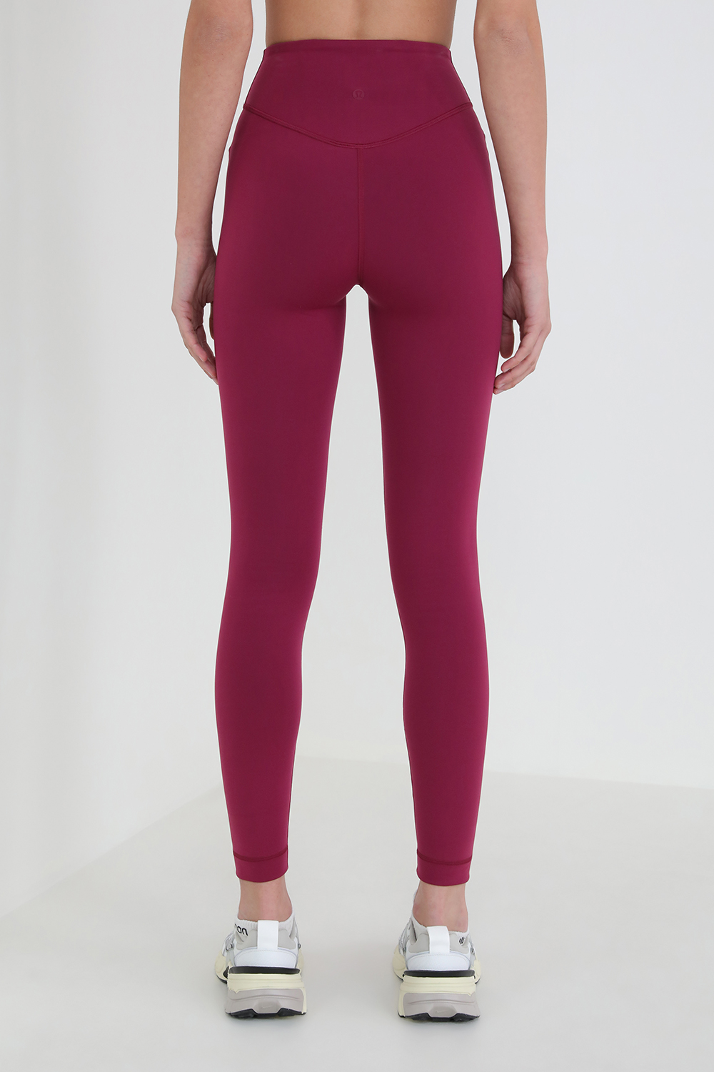 תמונת דוגמן אחורית של Wunder Under SmoothCover High-Rise Tight 25