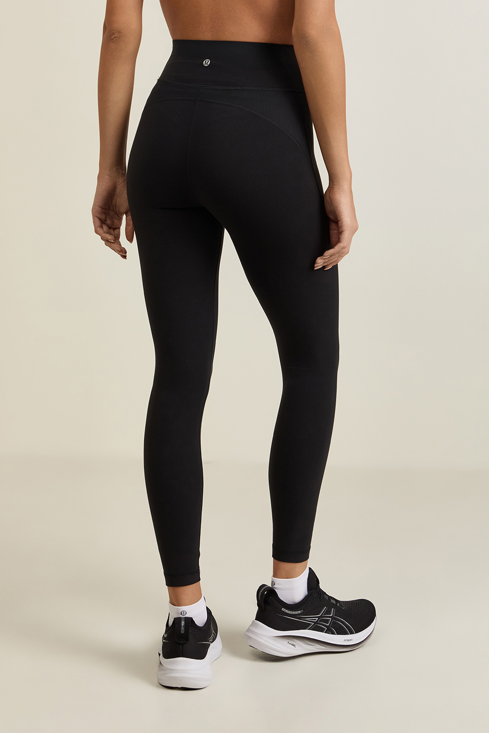תמונת דוגמן אחורית של Groove High-Rise Ribbed Panel Tight 25 LULULEMON