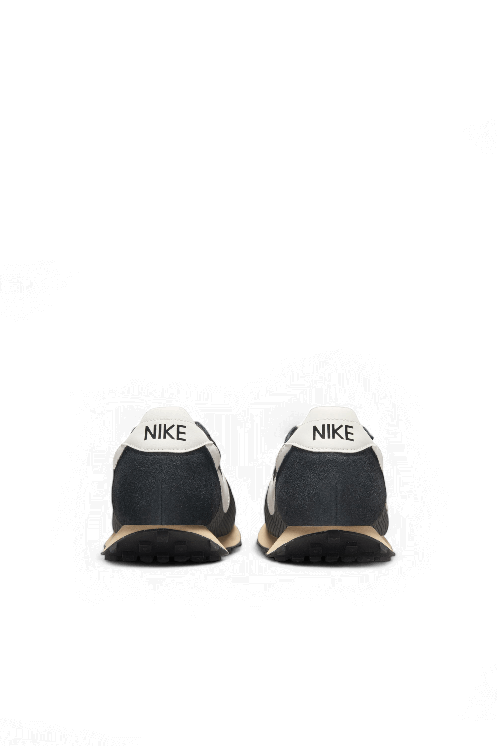 תמונת תקריב של נעלי סניקרס אל.די 1000 NIKE