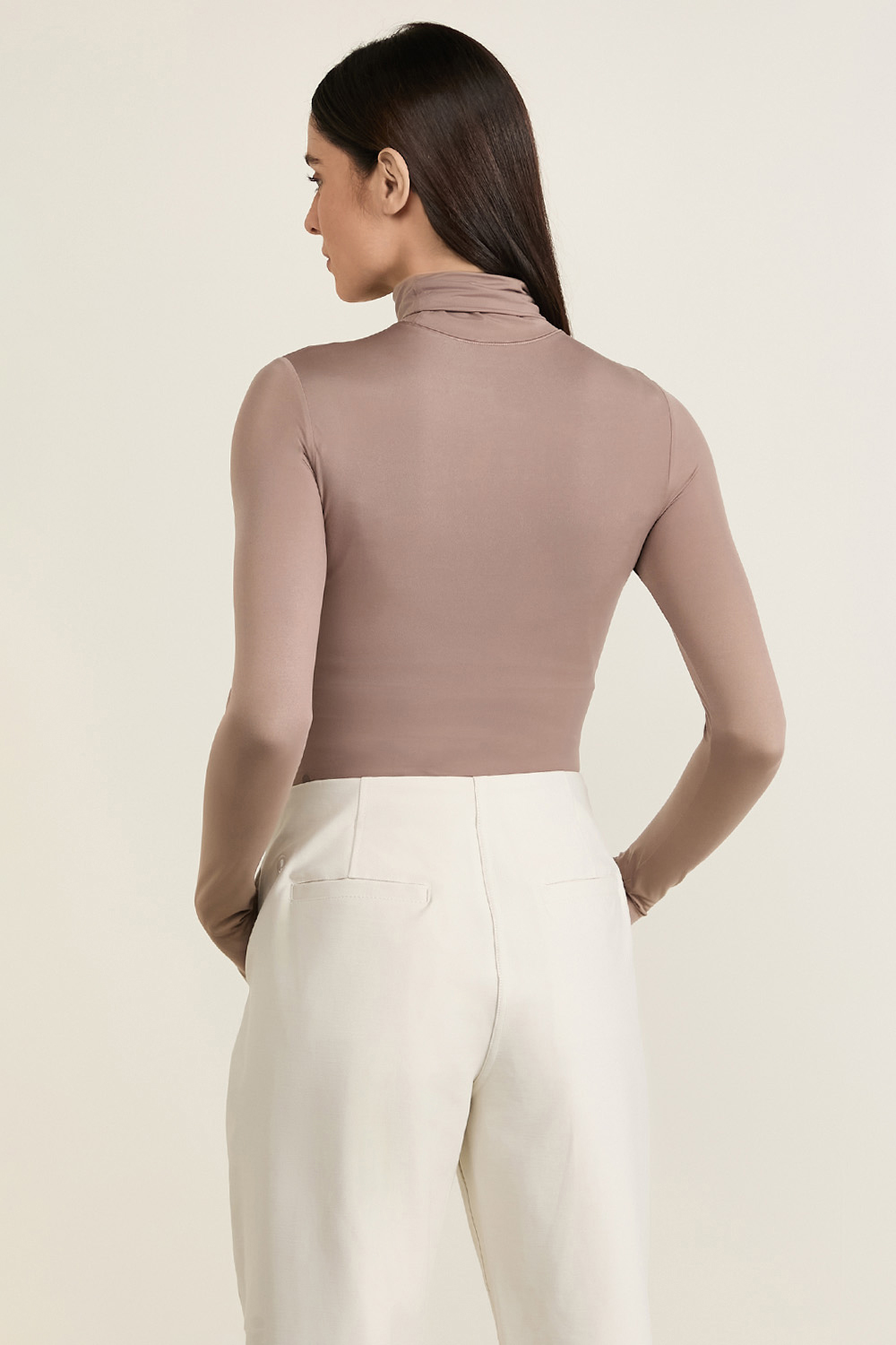 תמונת דוגמן אחורית של Nulu™ Turtleneck Bodysuit LULULEMON