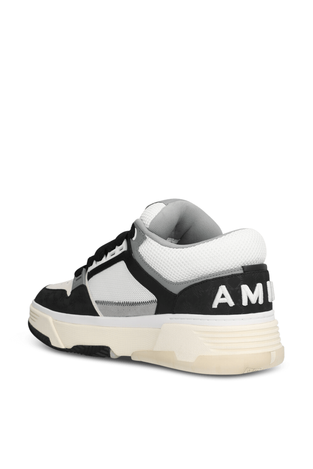 תמונה אחורית של סניקרס AMIRI