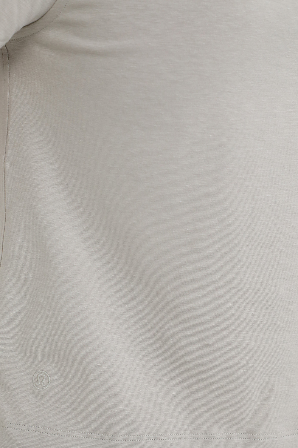 תמונת תקריב דוגמן של Classic-Fit Cotton-Blend Tee