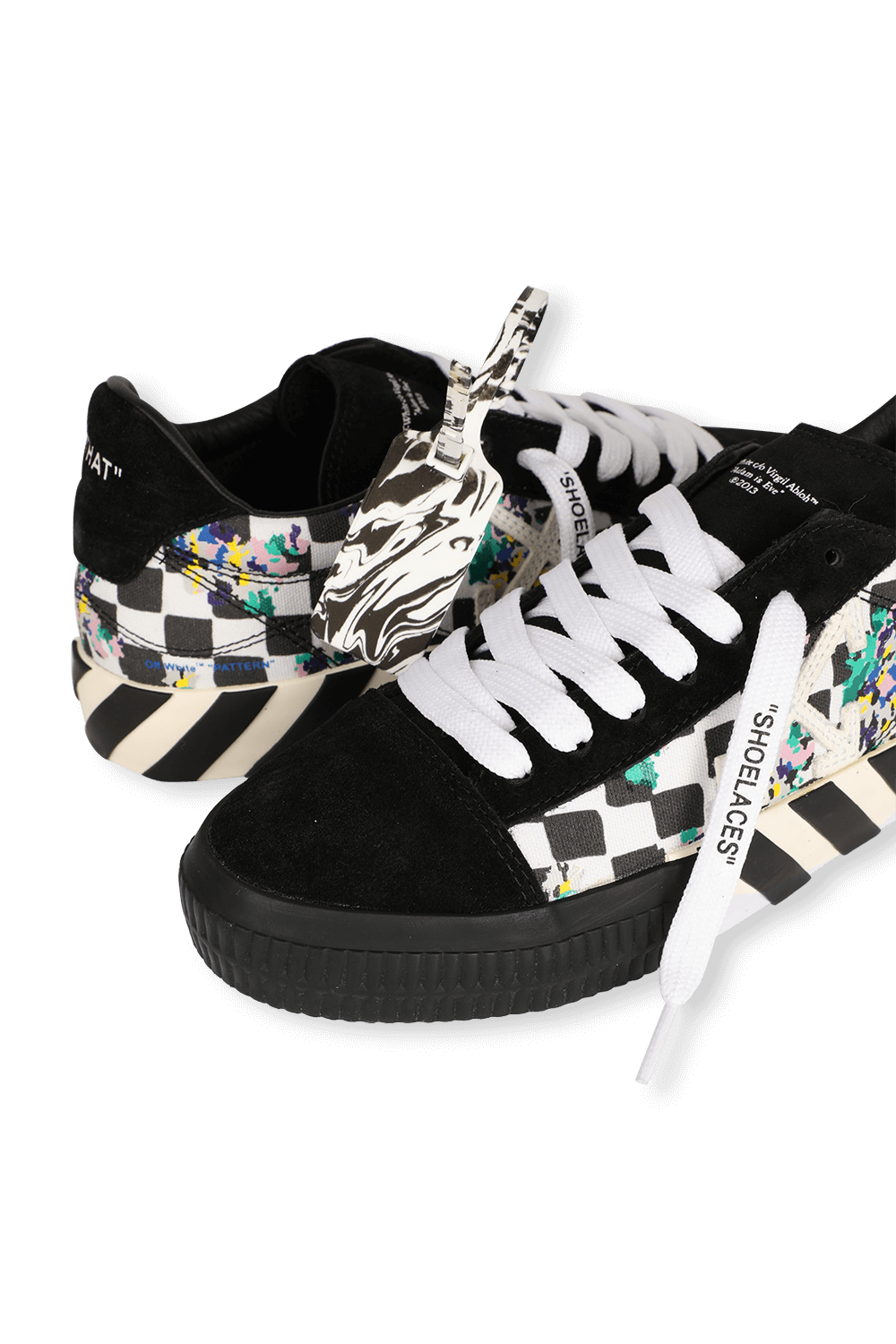 תמונת תקריב של Checked Vulcanized Sneakers in Black