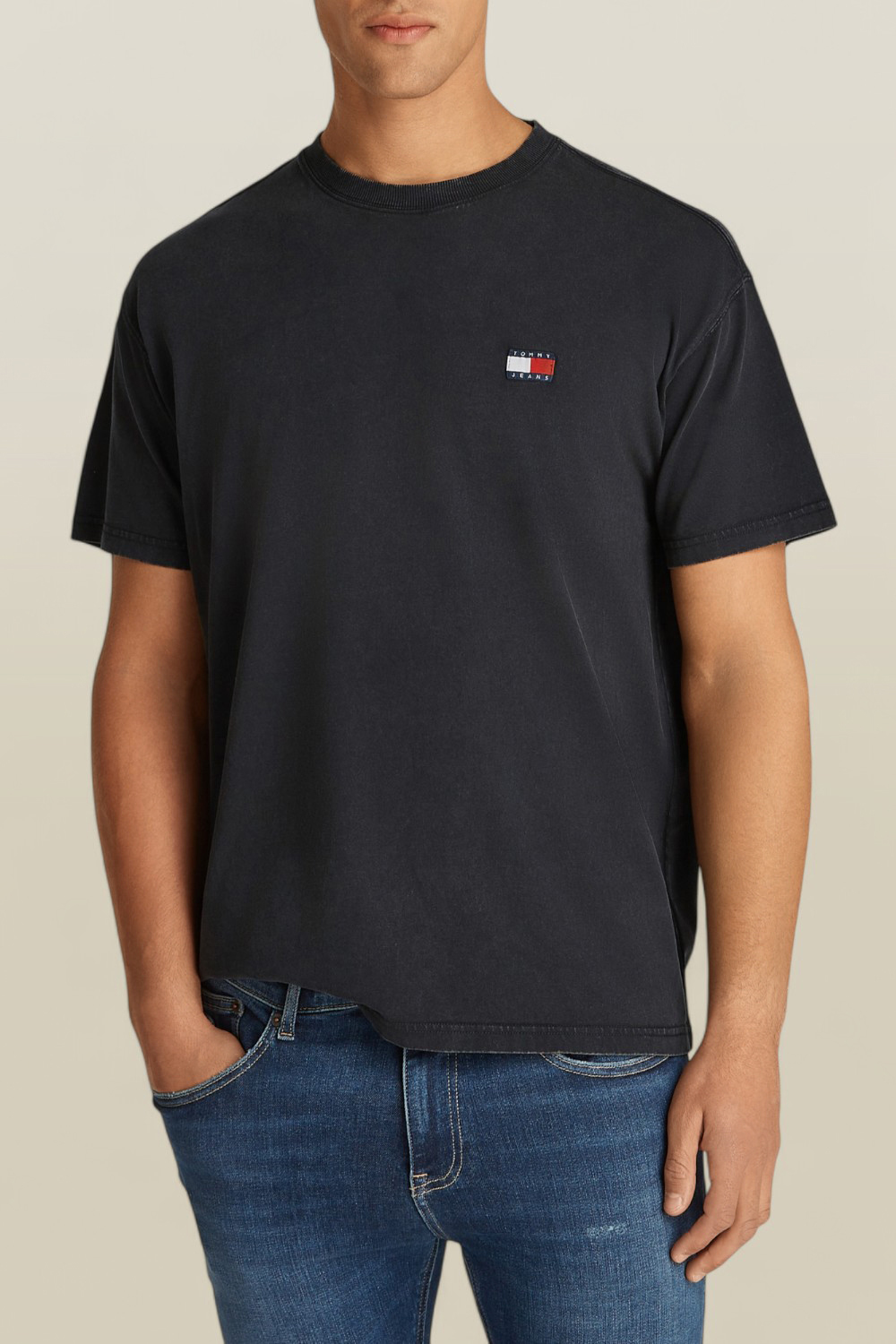 תמונת דוגמן קידמית של חולצת טי TOMMY HILFIGER