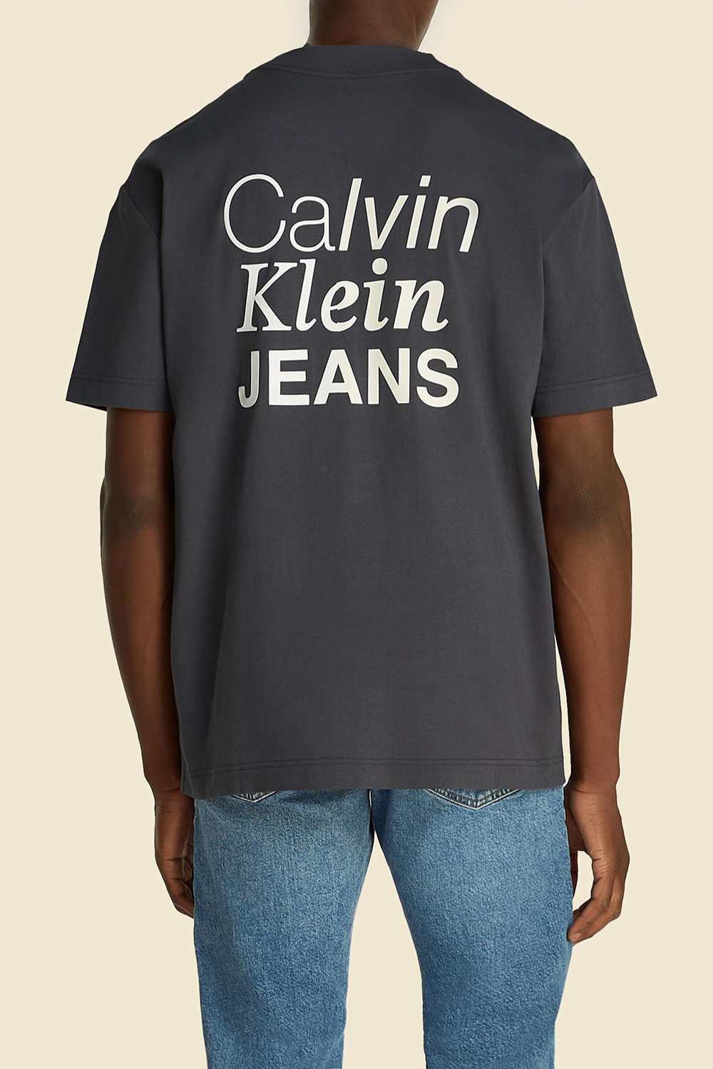 תמונת דוגמן אחורית של חולצת טי עם הדפס בגב CALVIN KLEIN