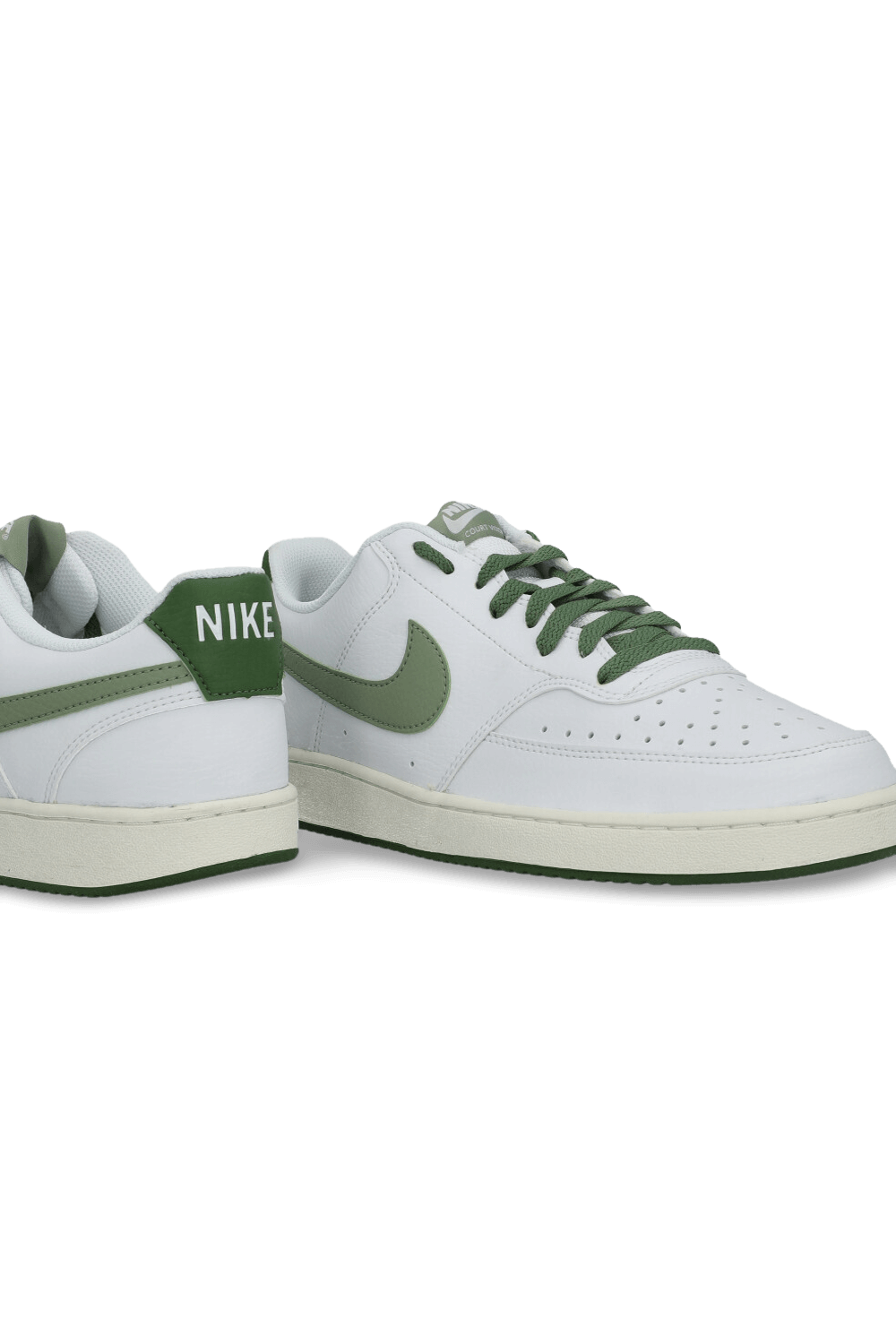תמונת תקריב של נעלי סניקרס קורט NIKE