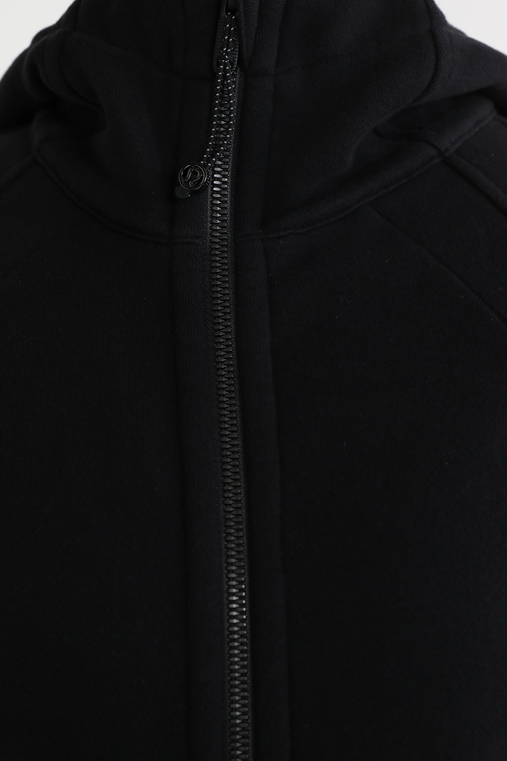 תמונת תקריב דוגמן של Scuba Full-Zip Hoodie