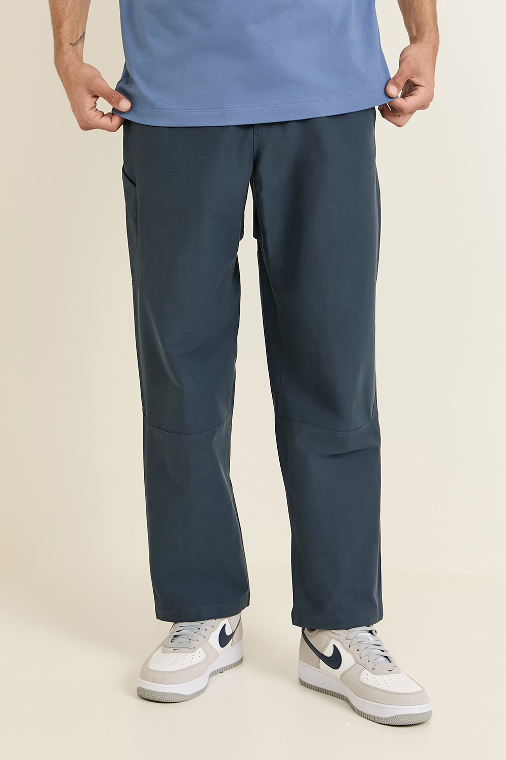 תמונת דוגמן קידמית של Utilitech™ Carpenter Pant LULULEMON