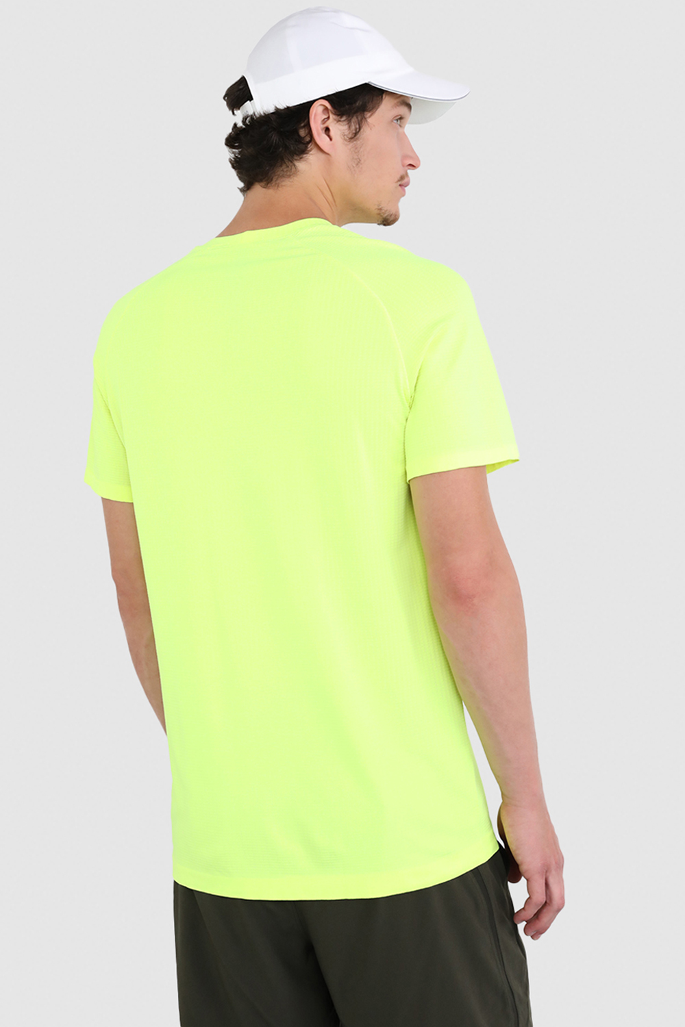 תמונת דוגמן אחורית של Metal Vent Tech Short-Sleeve Shirt
