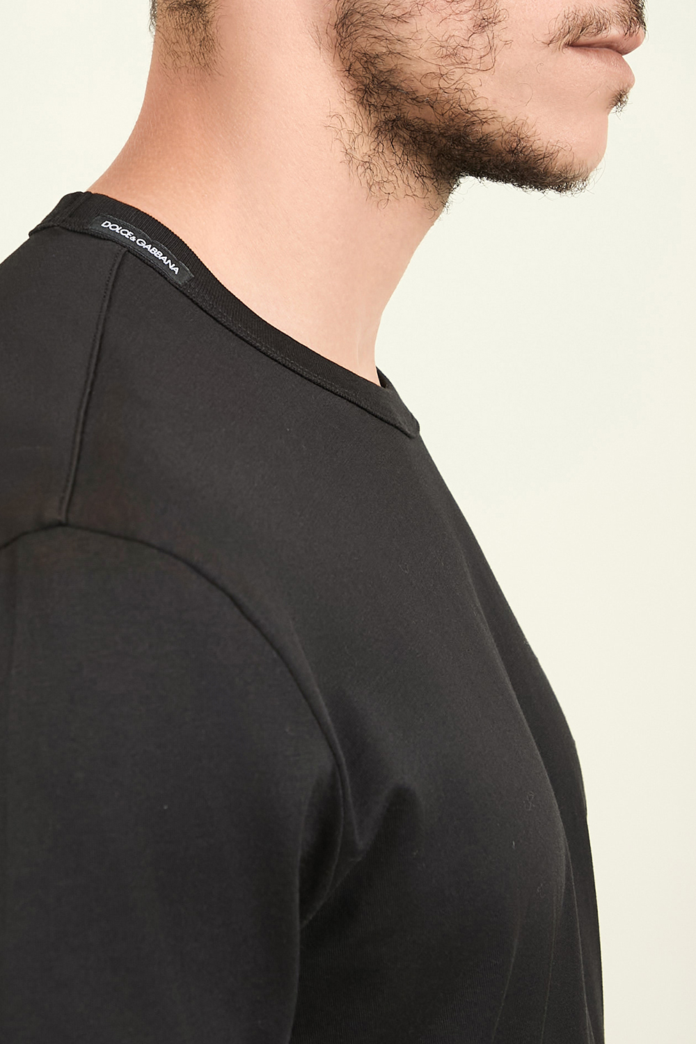 תמונת תקריב דוגמן של חולצת טי DOLCE & GABBANA