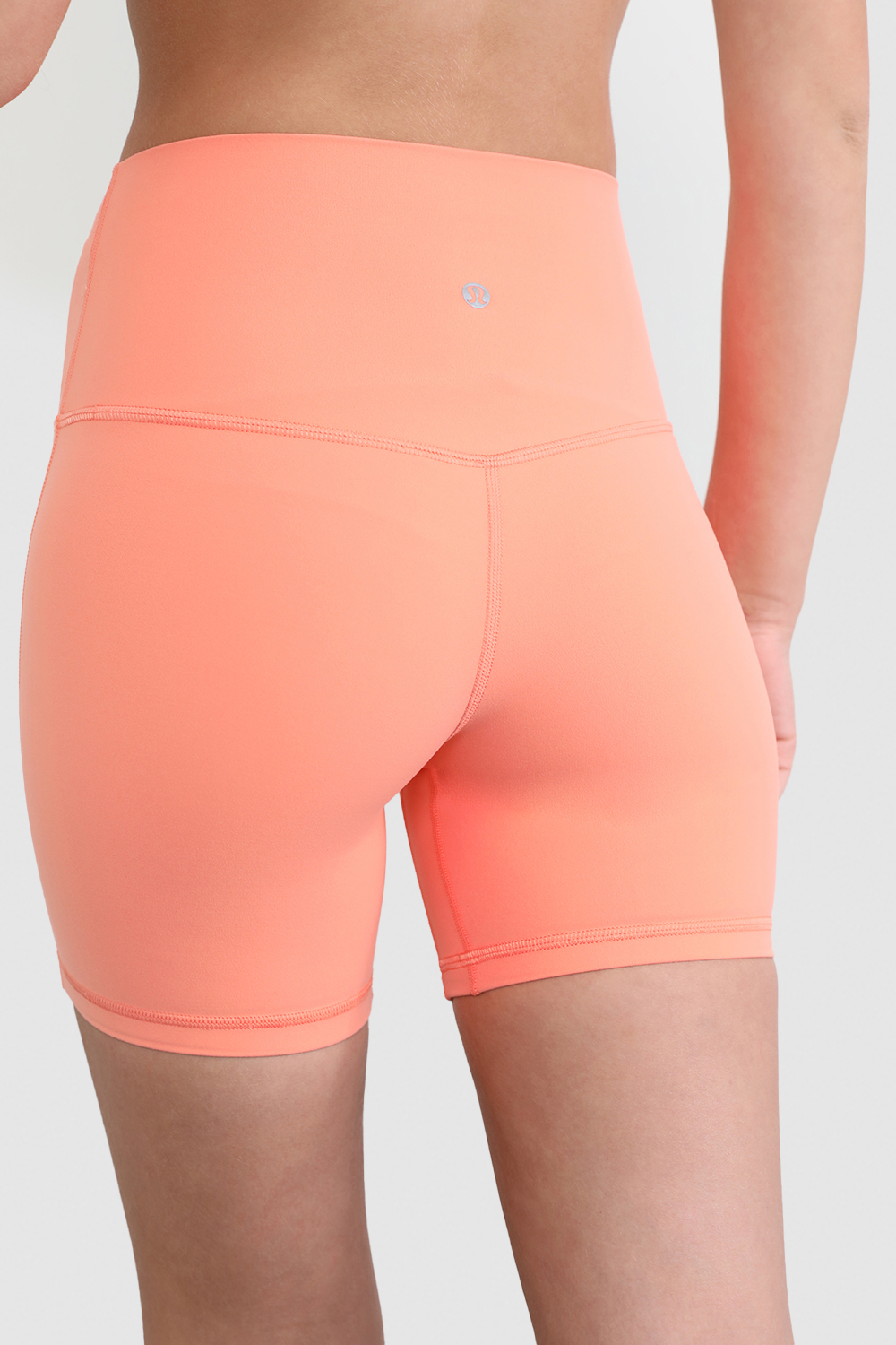 תמונת תקריב דוגמן של Align™ High-Rise Short 6"