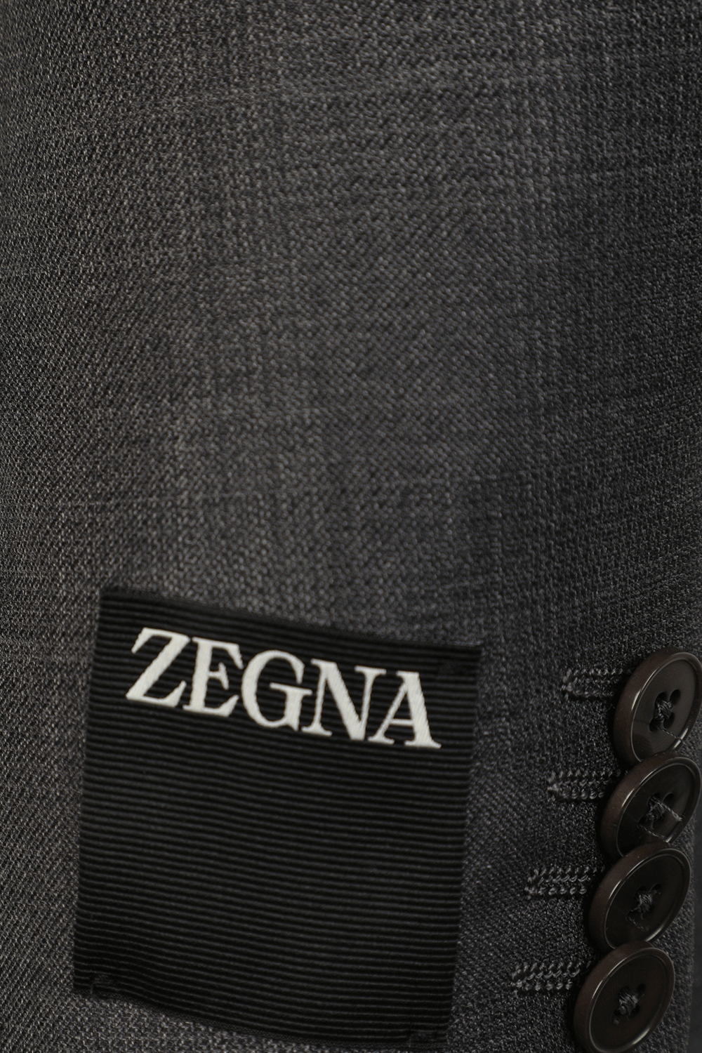 תמונת פנים של חליפת צמר מחוייטת ZEGNA