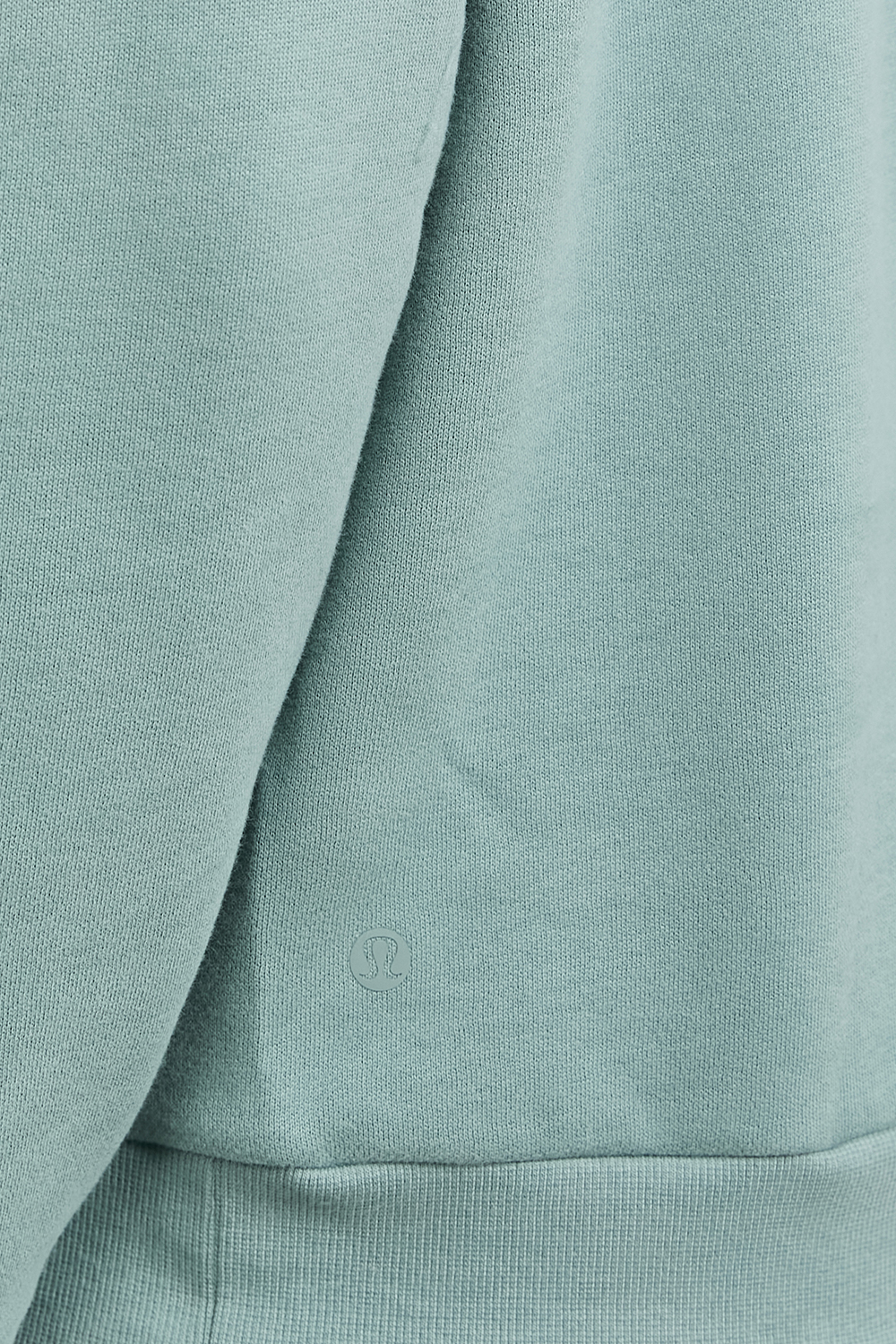 תמונת תקריב דוגמן של Steady State Pullover Hoodie