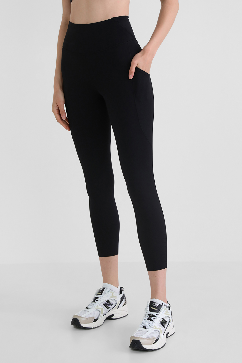 תמונת דוגמן קידמית של Fast and Free High-Rise Crop 23" *Pockets