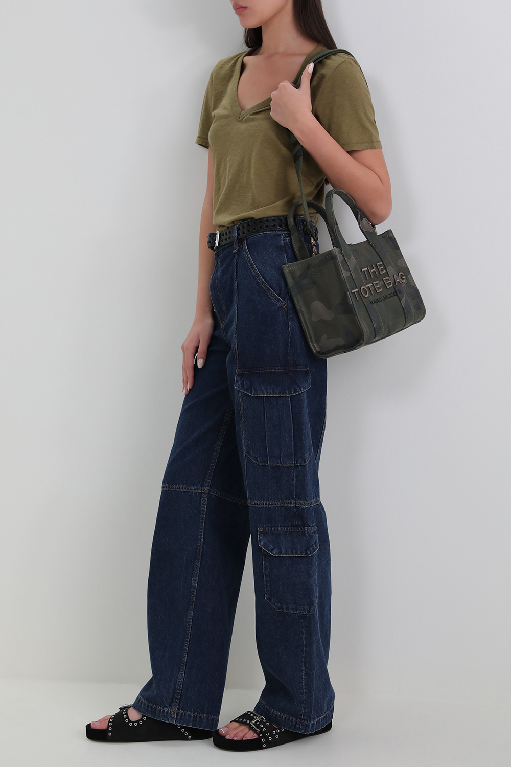 תמונת דוגמן קידמית של תיק טוט סמול MARC JACOBS