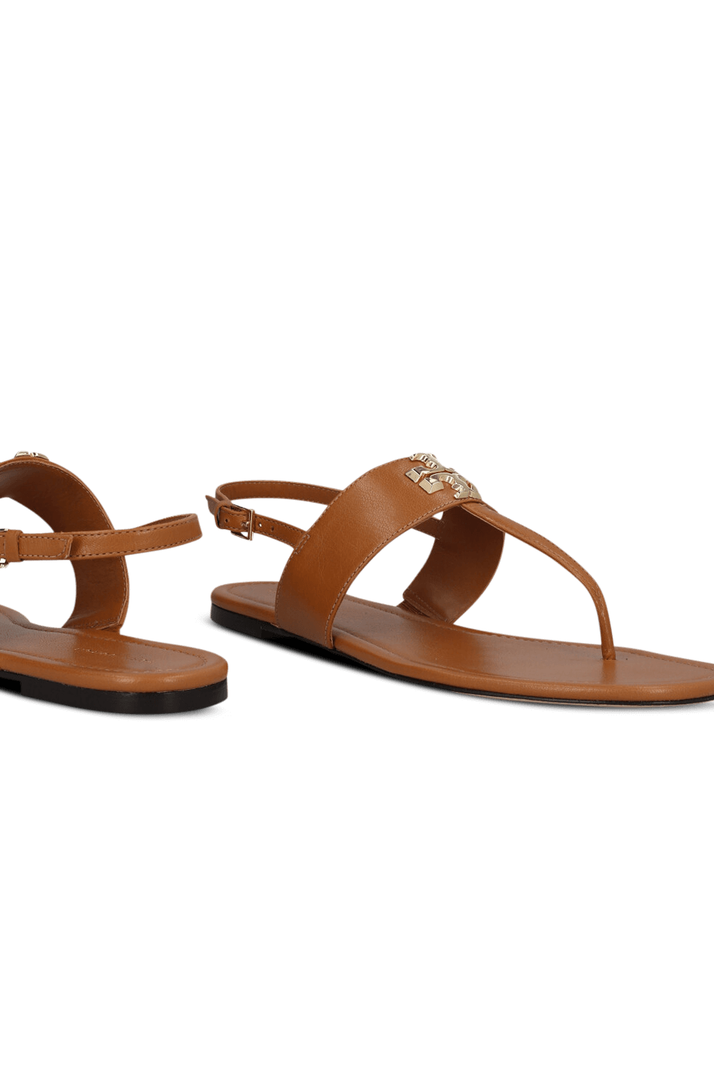 תמונת תקריב של סנדלי אצבע אלאנור TORY BURCH