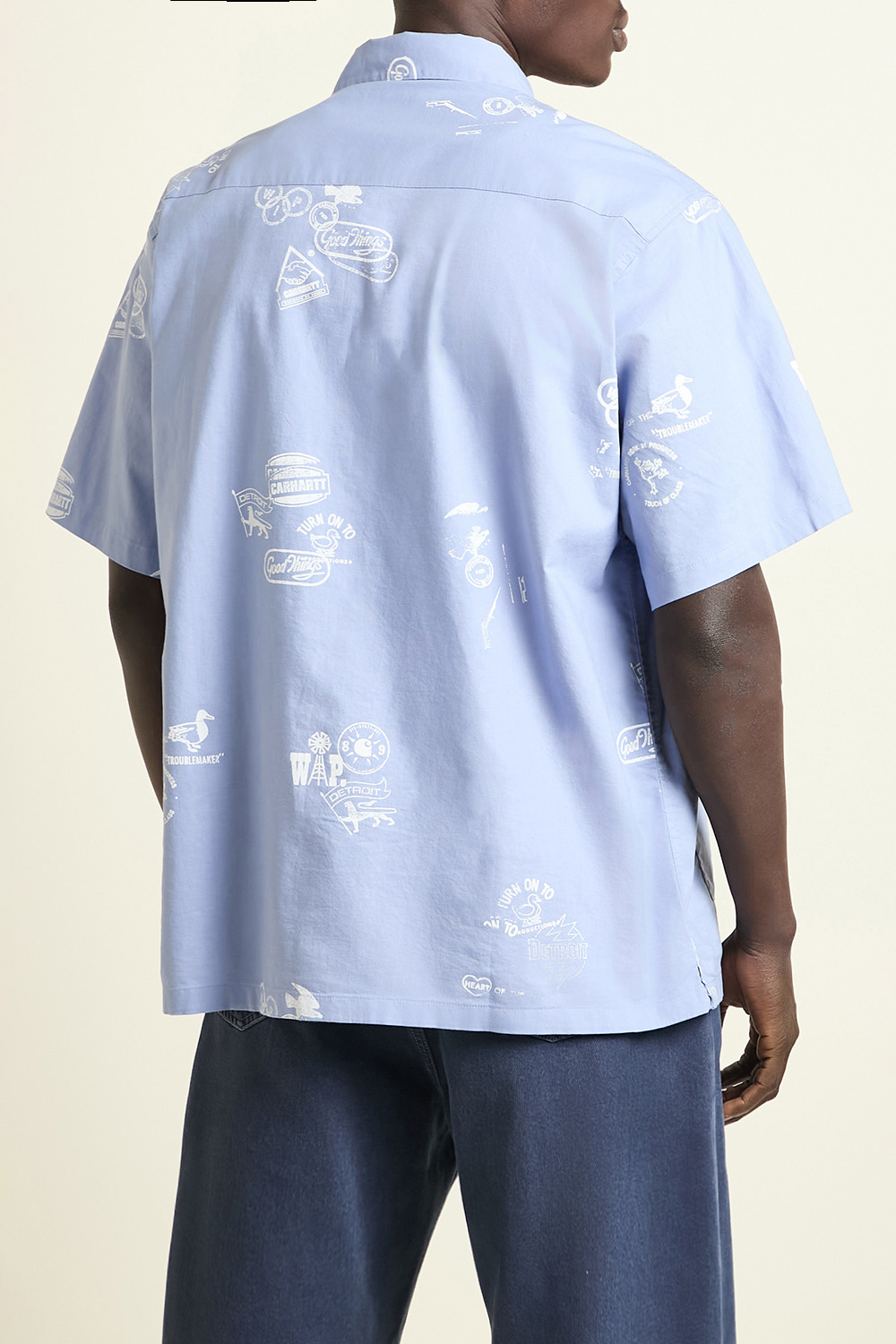 תמונת תקריב דוגמן של חולצה מכופתרת קצרה CARHARTT WIP