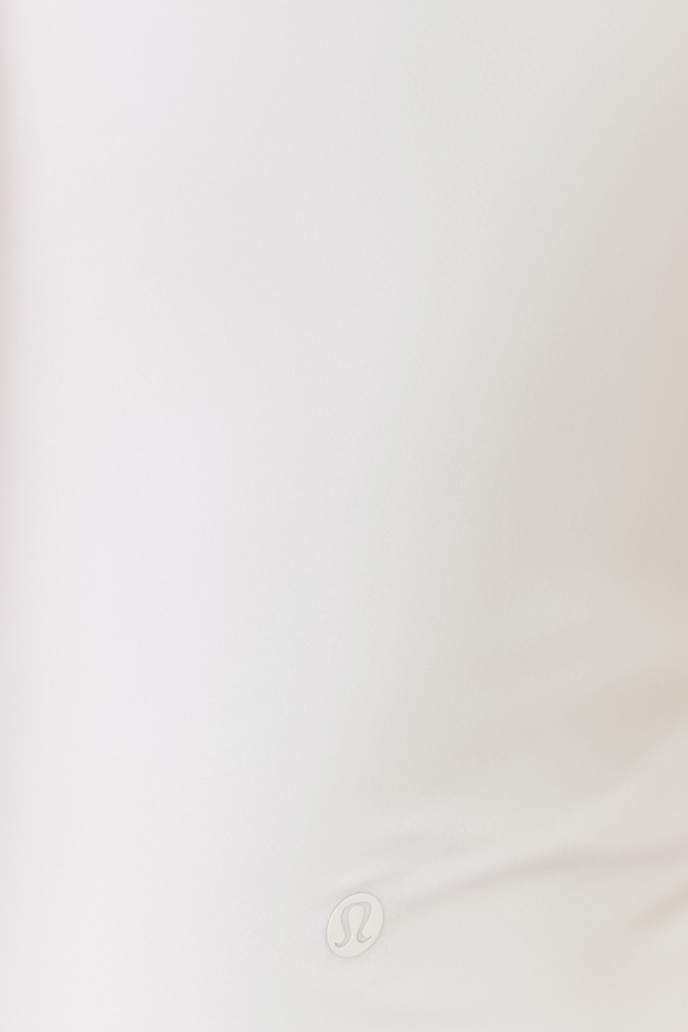 תמונת תקריב דוגמן של Nulu Crewneck Cropped T-Shirt LULULEMON