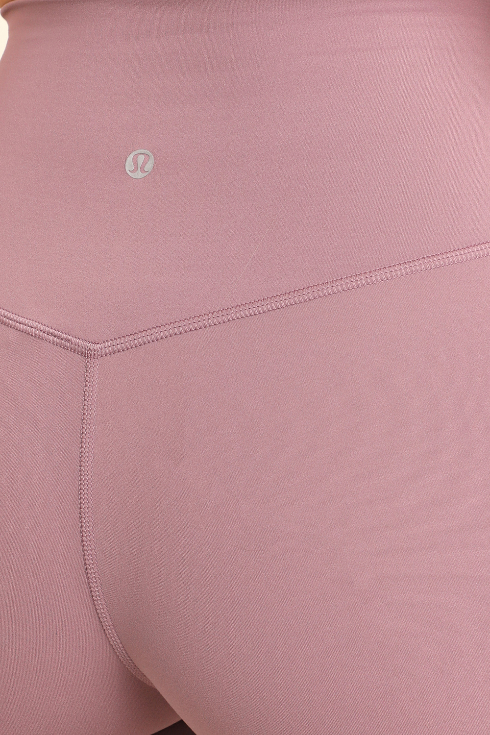 תמונת תקריב דוגמן של Align™ HR Short 6 LULULEMON