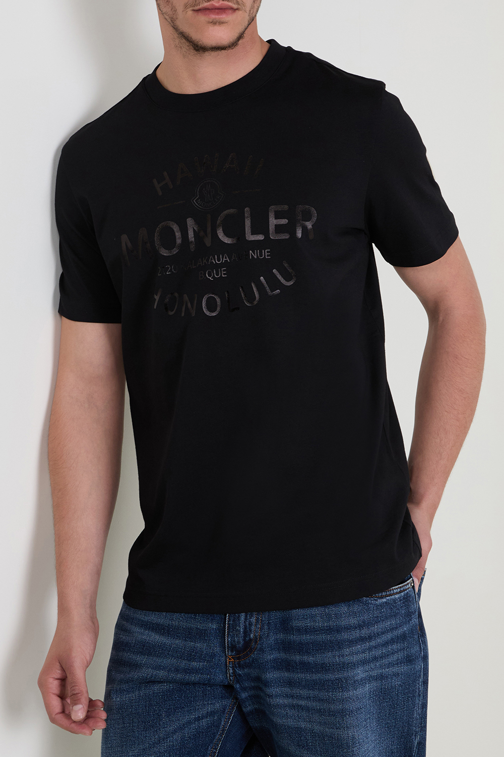 תמונת דוגמן קידמית של חולצת טי MONCLER