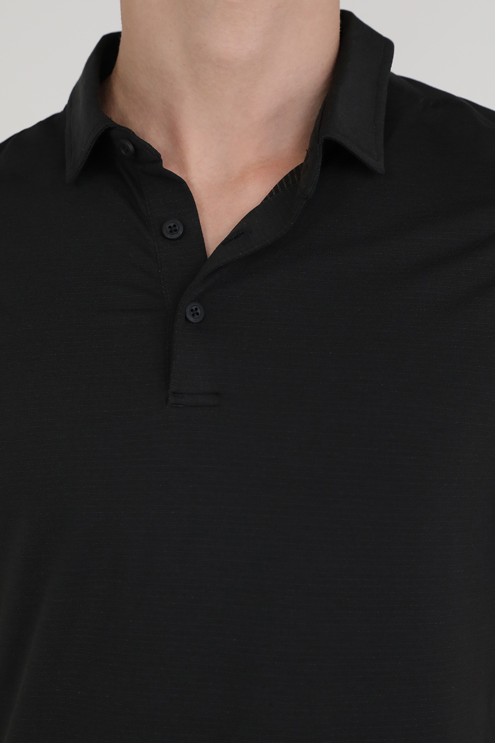 תמונת תקריב דוגמן של Evolution Short-Sleeve Polo Shirt LULULEMON