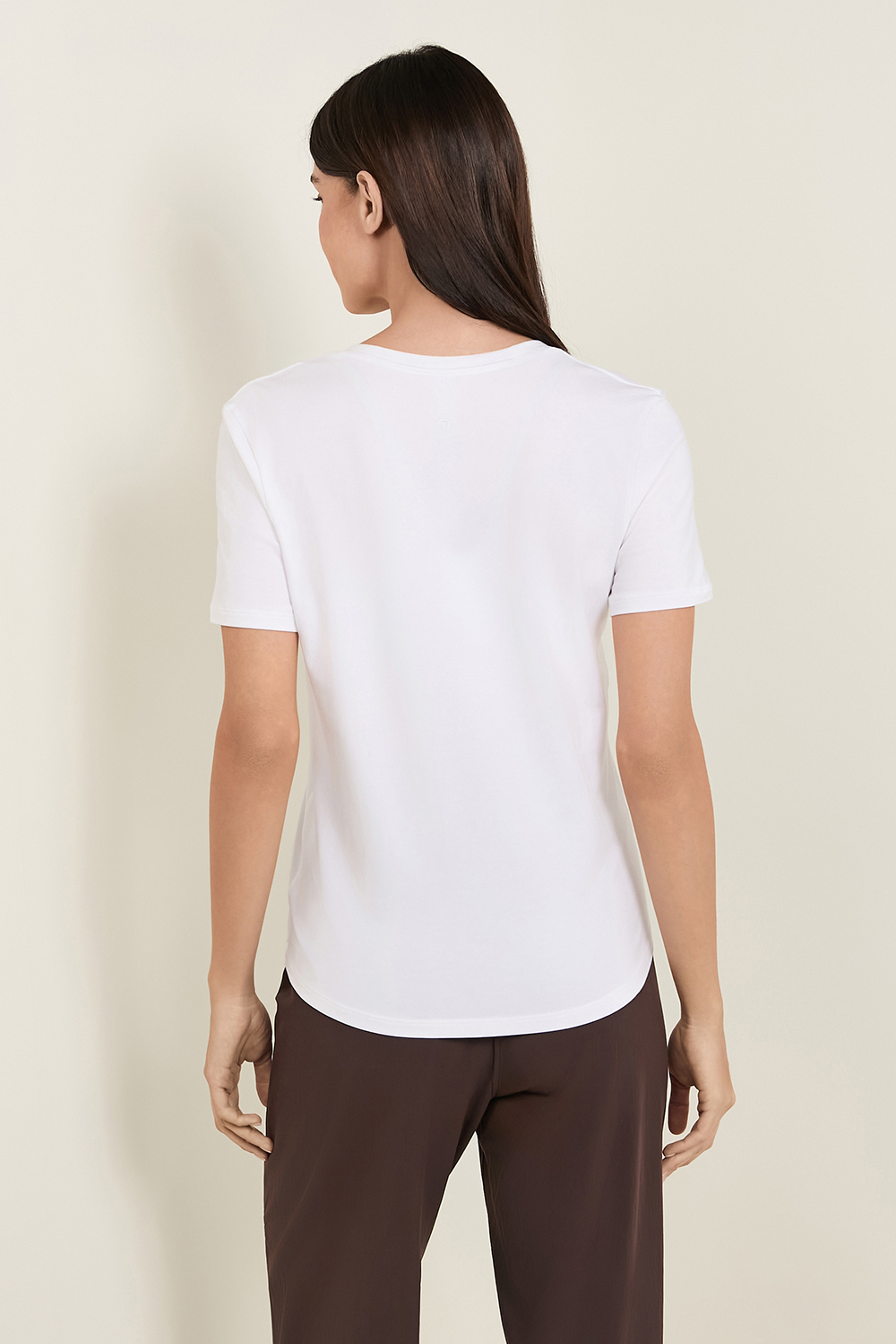 תמונת דוגמן אחורית של Love V-Neck T-Shirt