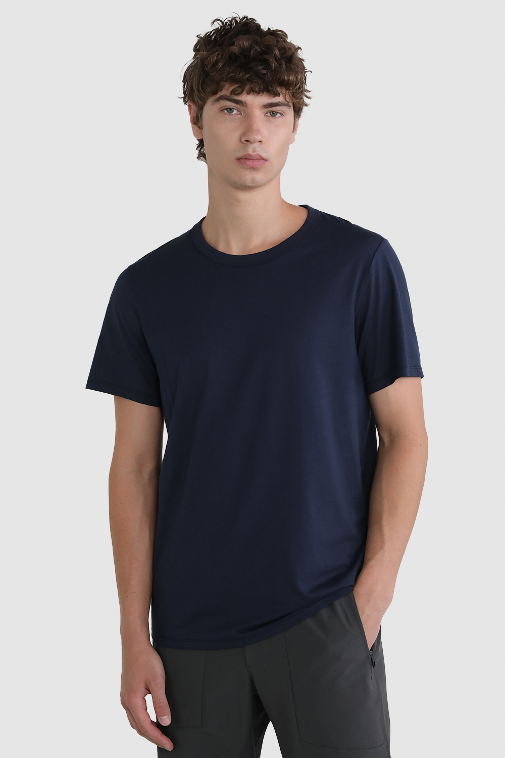 תמונת דוגמן קידמית של The Fundamental T LULULEMON