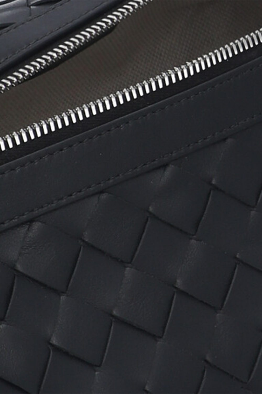 תמונת פנים של תיק קרוס מעור BOTTEGA VENETA