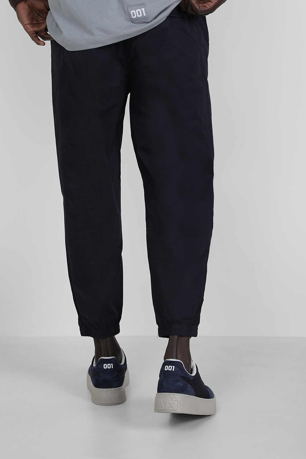 תמונת דוגמן אחורית של מכנסיים ארוכים ARMANI EXCHANGE