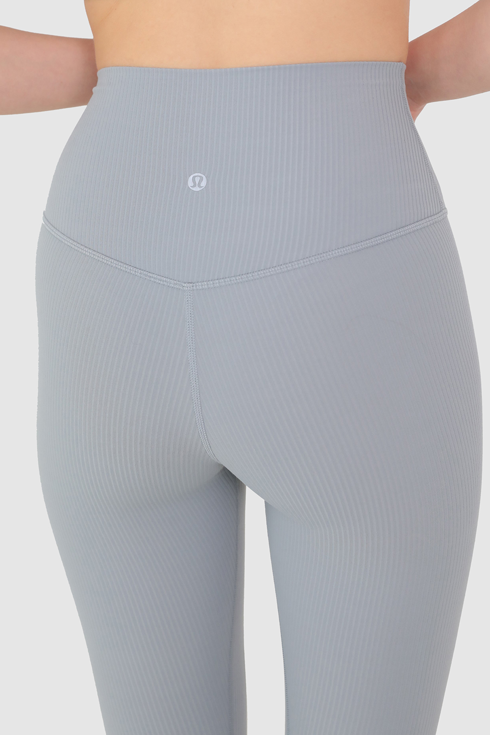 תמונת תקריב דוגמן של Align™ Ribbed High-Rise 28 LULULEMON