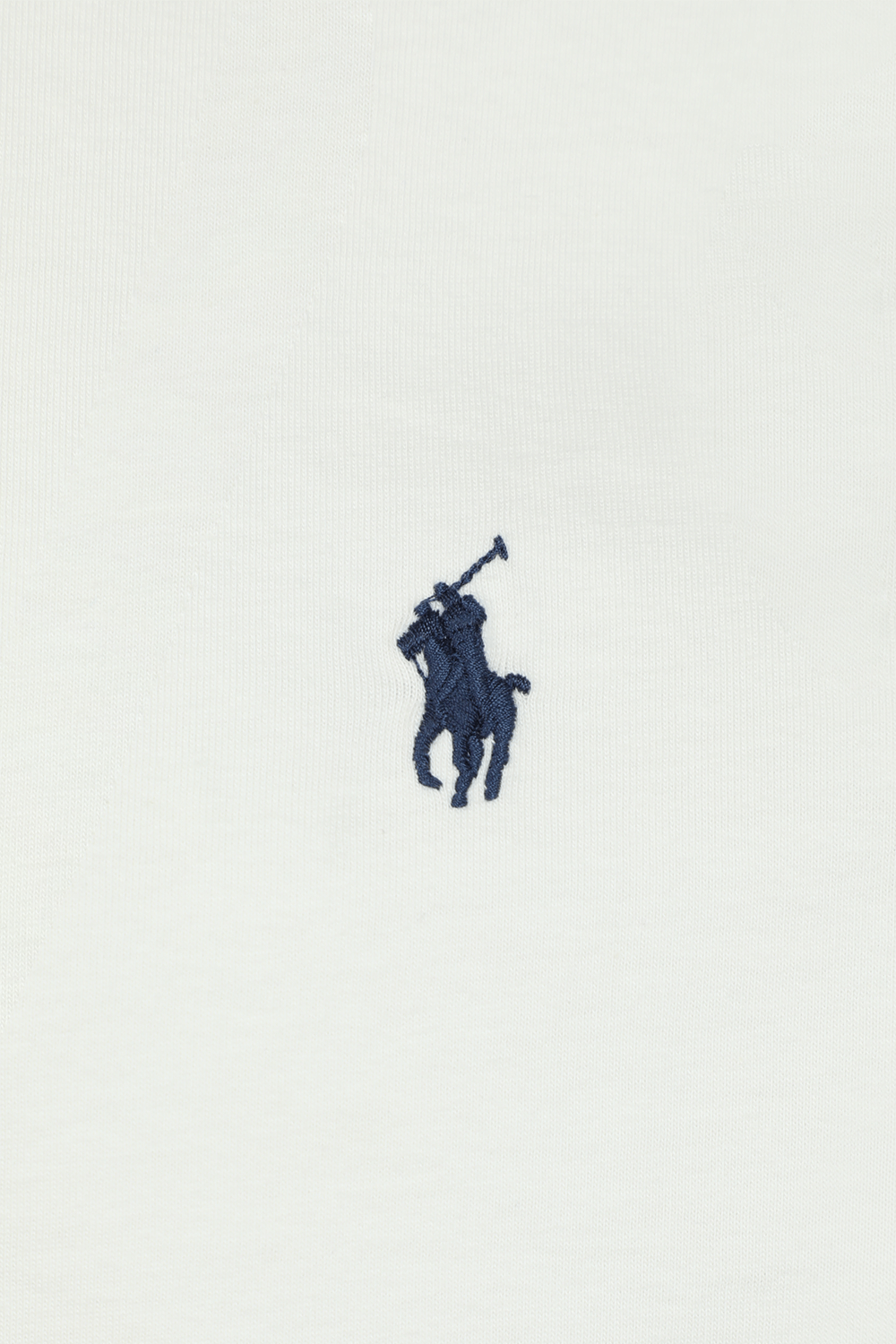 תמונה אחורית של חולצת טי לבנה עם לוגו POLO RALPH LAUREN