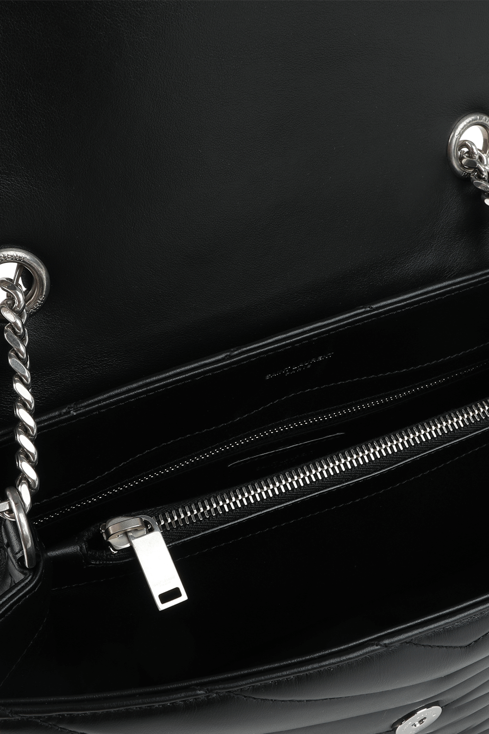 תמונת פנים של תיק לולו מעור שחור עם שרשרת כסף SAINT LAURENT