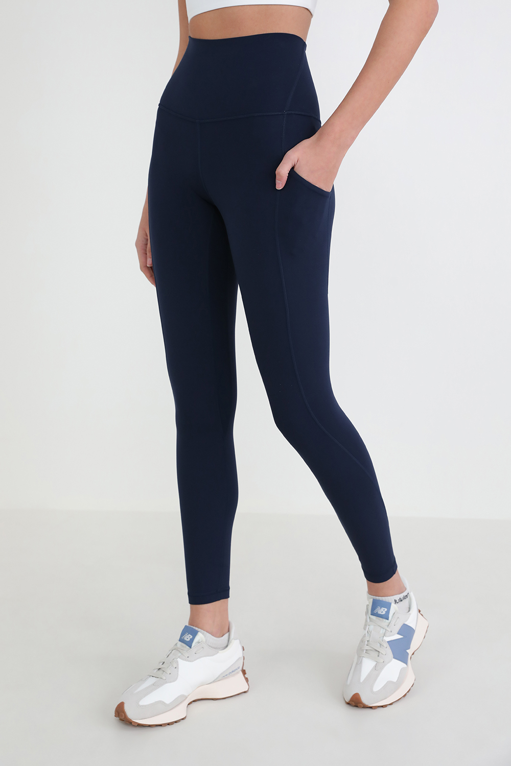 תמונת דוגמן קידמית של Align™ Pant 25" *Pockets