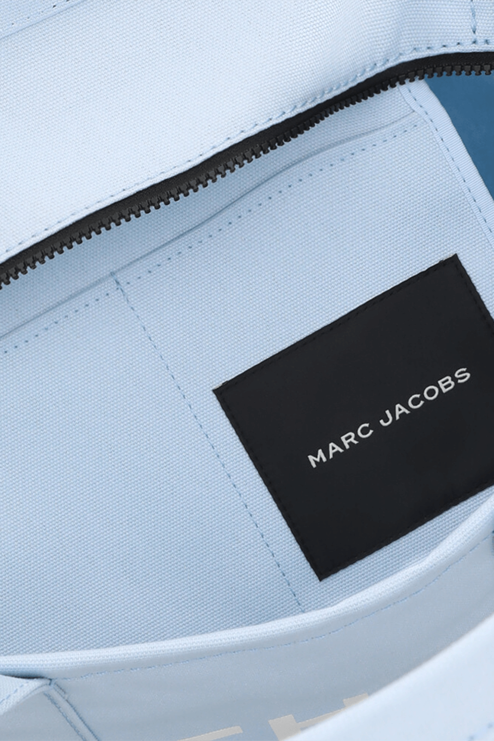תמונת פנים של תיק טוט לארג' MARC JACOBS