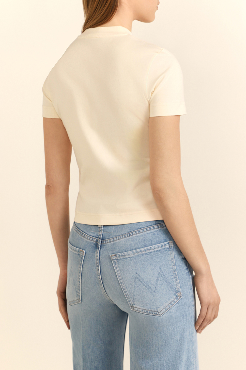 תמונת דוגמן אחורית של חולצת טי JACQUEMUS