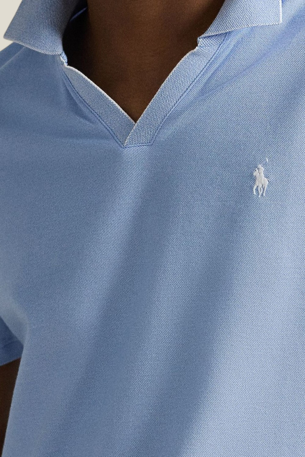 תמונת תקריב דוגמן של חולצת פולו POLO RALPH LAUREN
