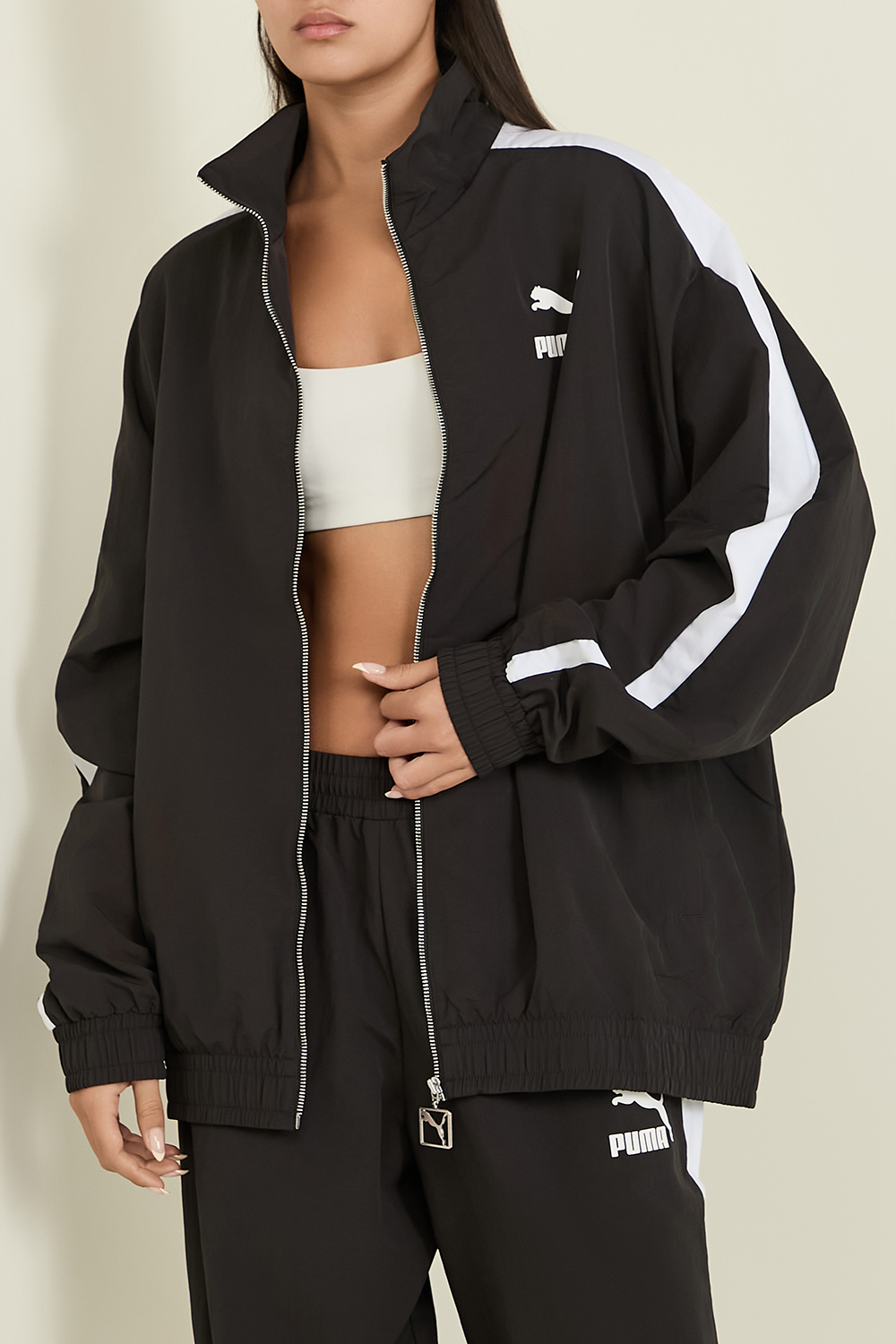 תמונת דוגמן קידמית של ז'קט אוברסייז PUMA