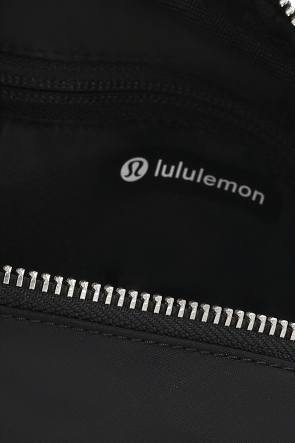 תמונת פנים של Everywhere Crossbody Bag 2L Metal Hardware LULULEMON