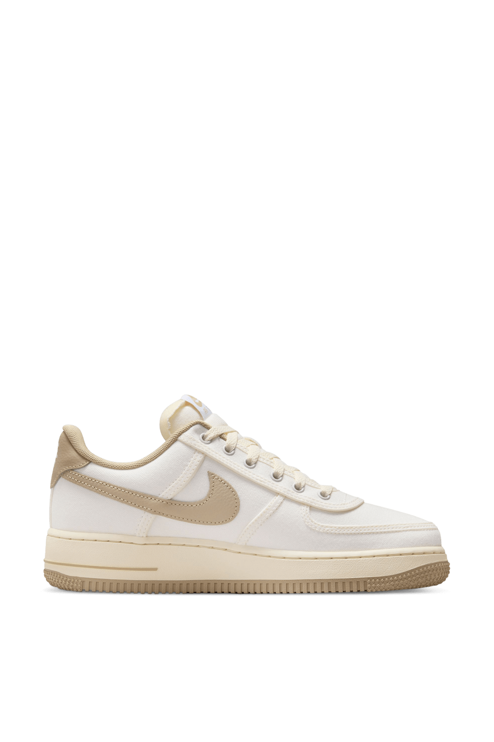 תמונה קידמית של נעלי סניקרס אייר פורס 1 NIKE