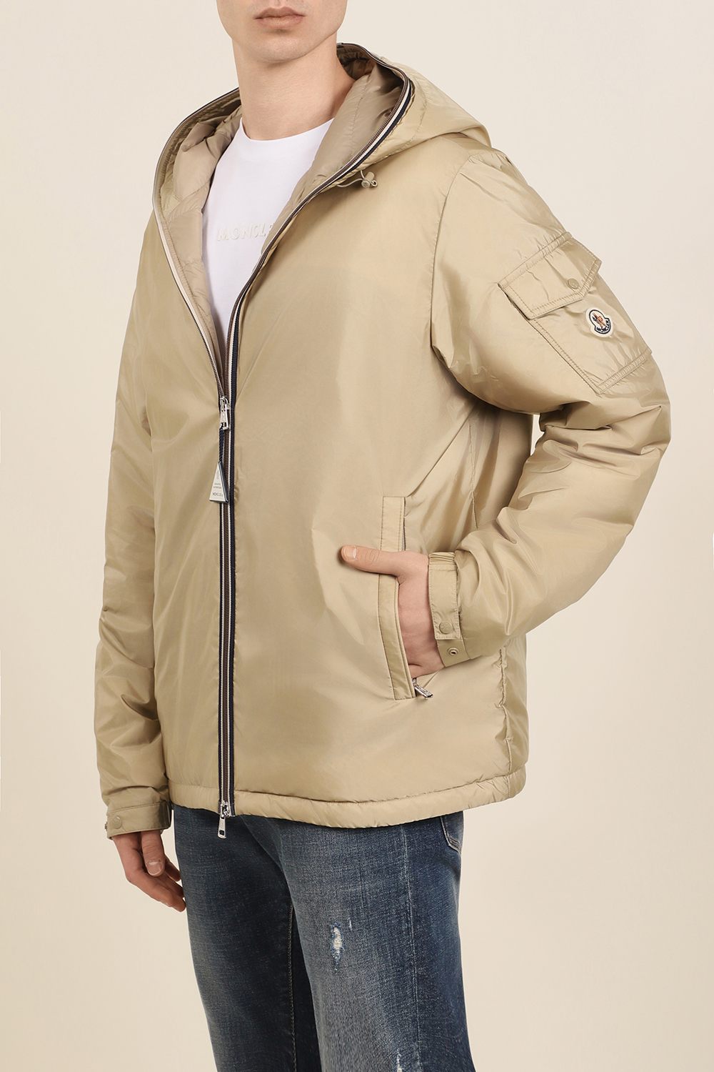 תמונת דוגמן קידמית של מעיל פוך קל MONCLER